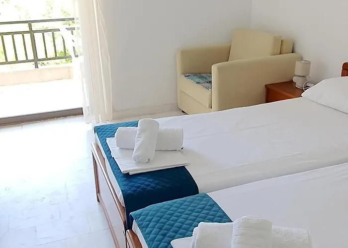 Hotel Pashos *