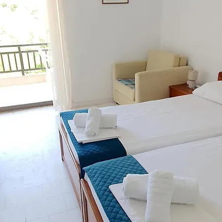 Hotel Pashos *